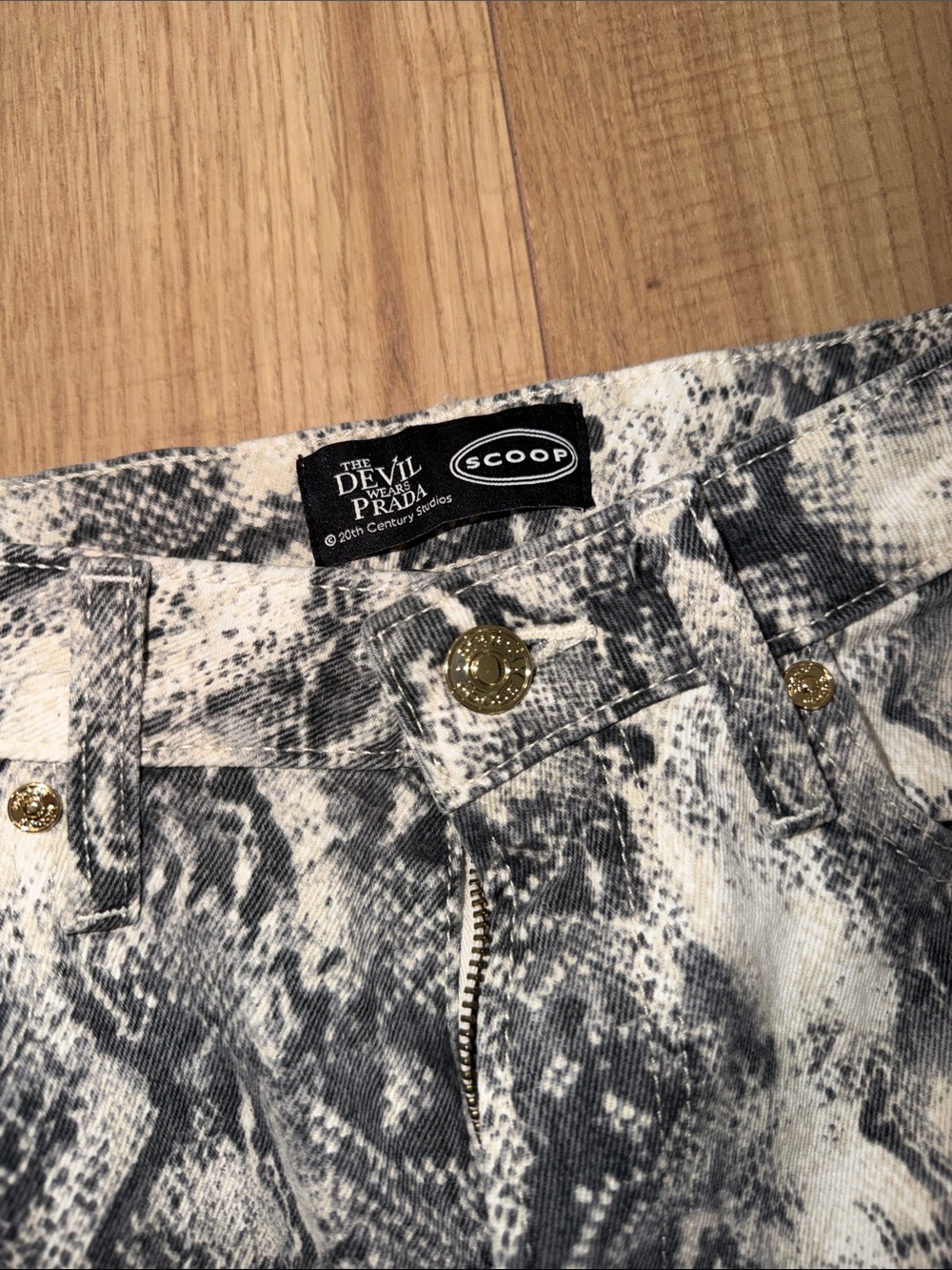 Women’s Snake Print Slim Jeans - Black & White - Picture 4 of 4